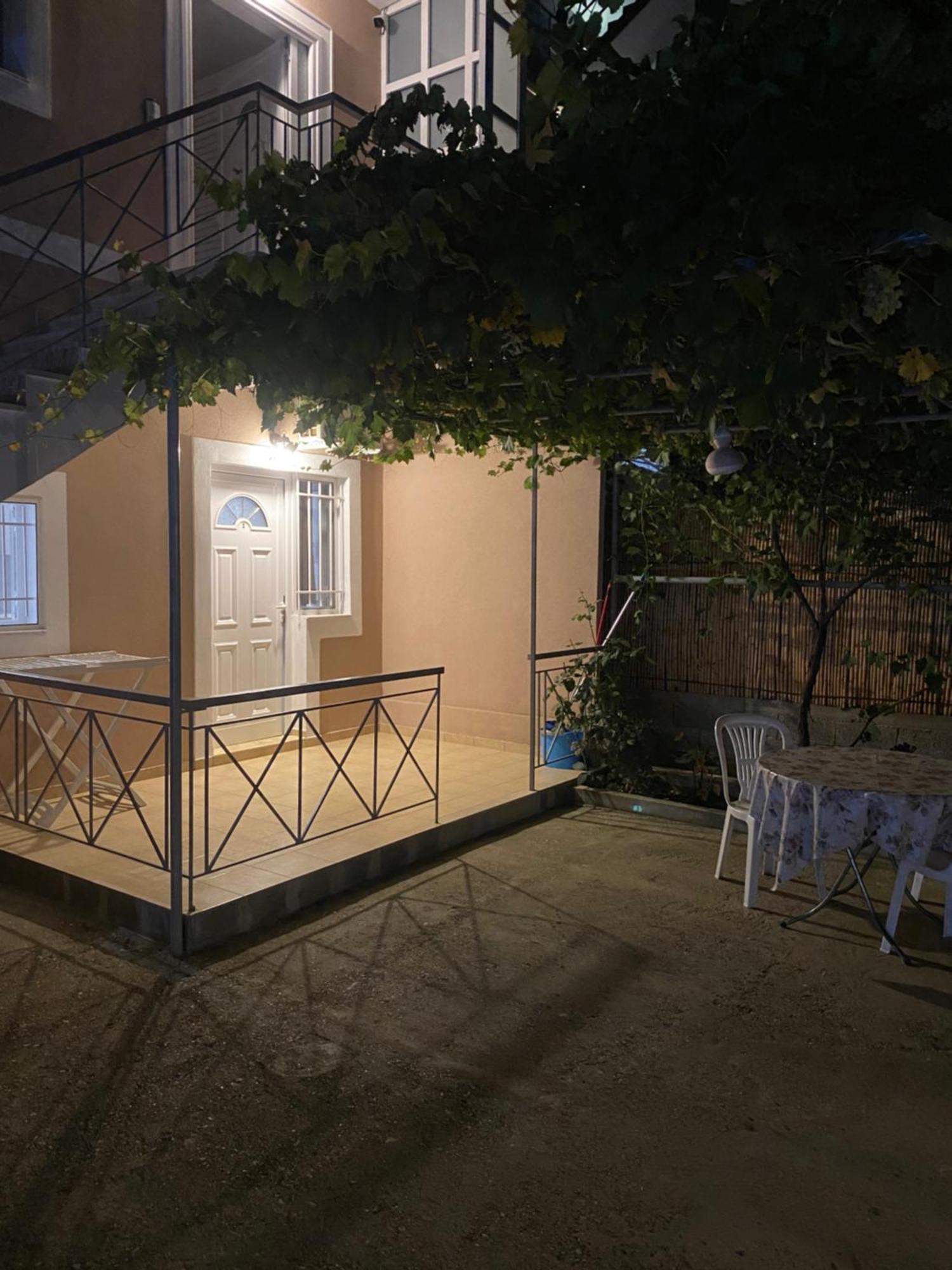Vangjelis Hotel Himare Esterno foto