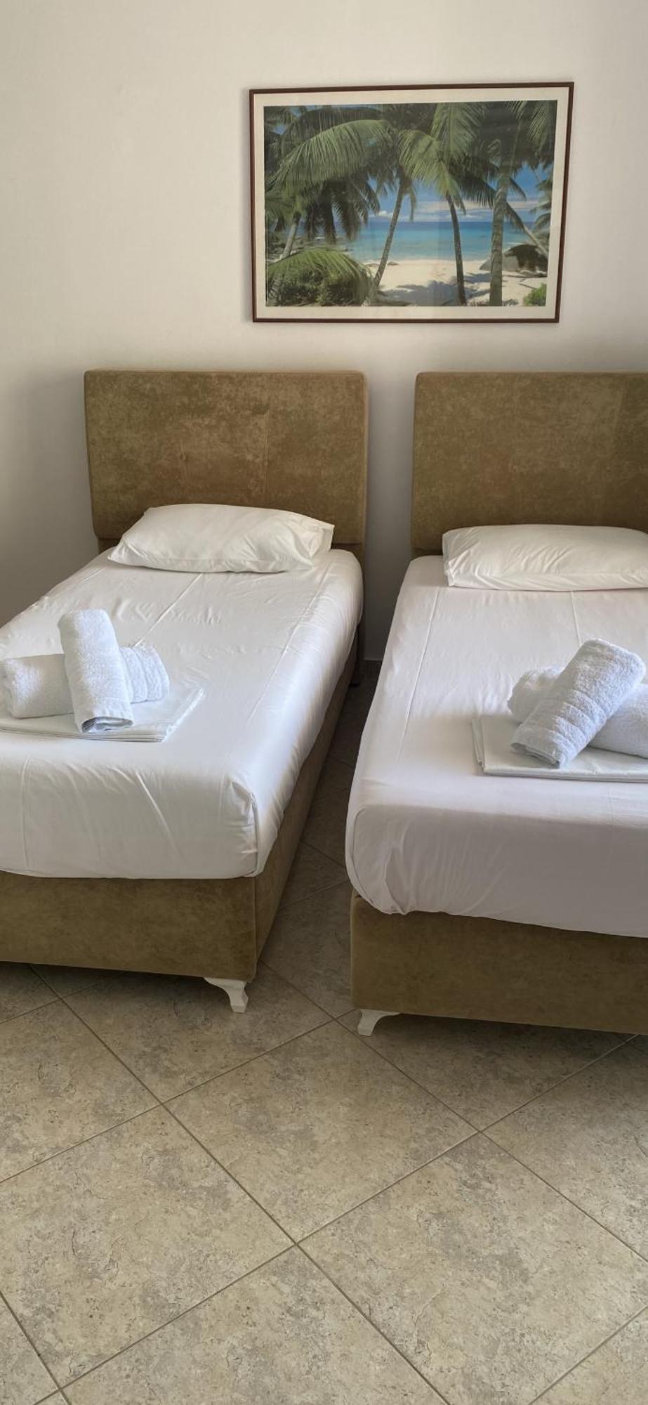 Vangjelis Hotel Himare Esterno foto
