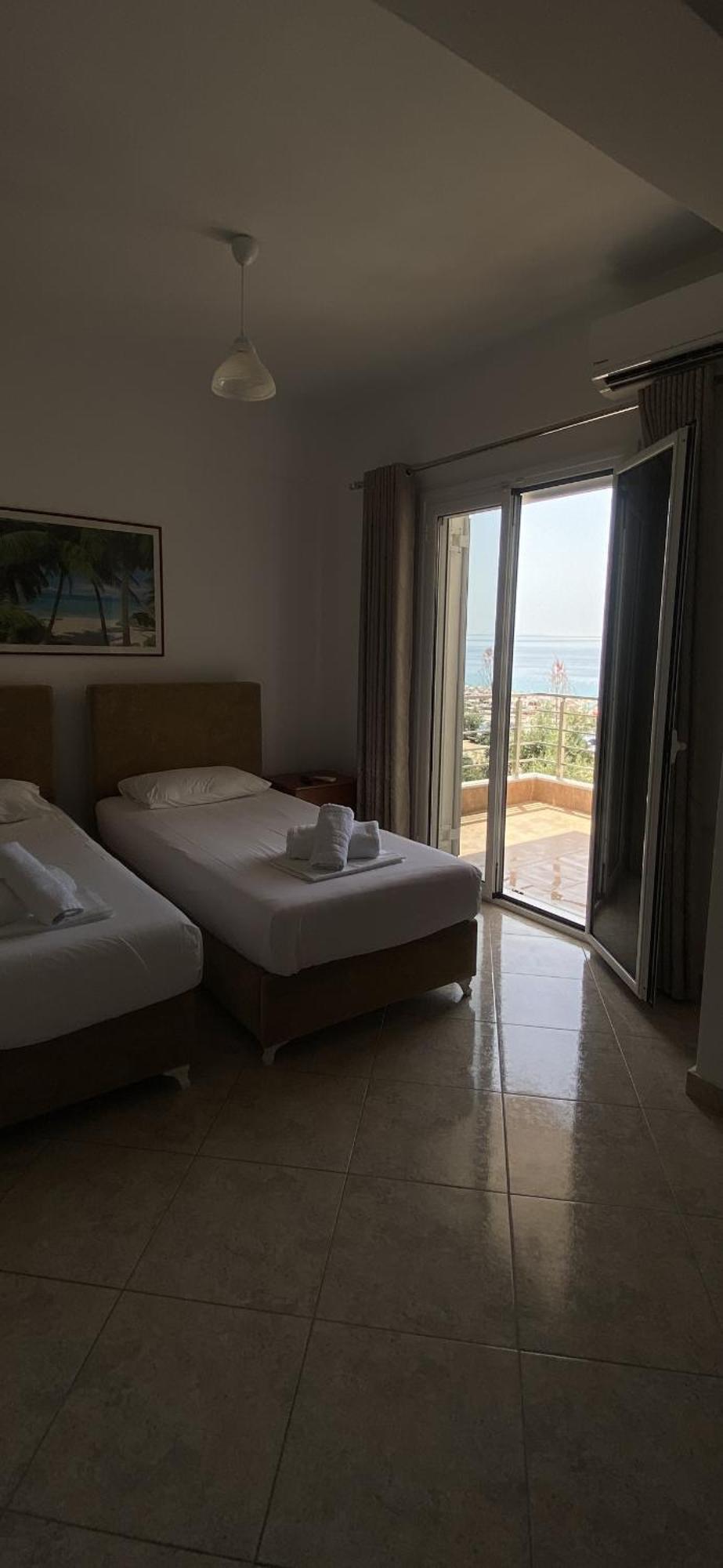 Vangjelis Hotel Himare Esterno foto