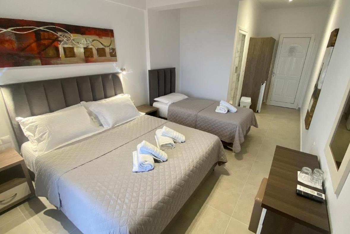 Vangjelis Hotel Himare Esterno foto