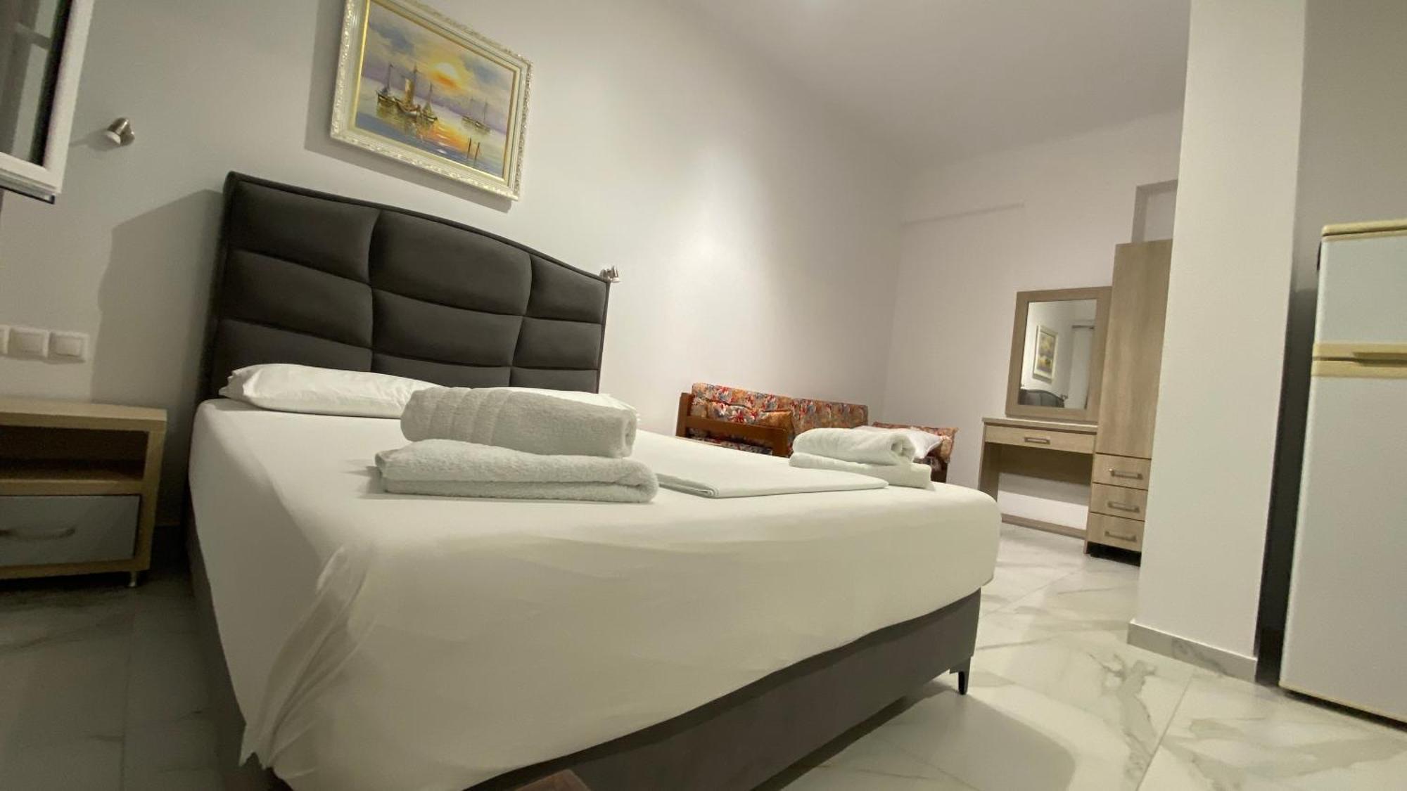 Vangjelis Hotel Himare Esterno foto