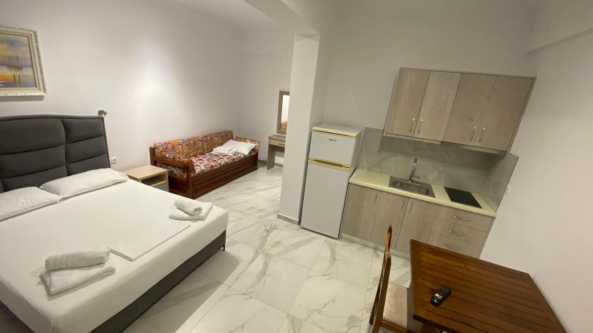 Vangjelis Hotel Himare Esterno foto