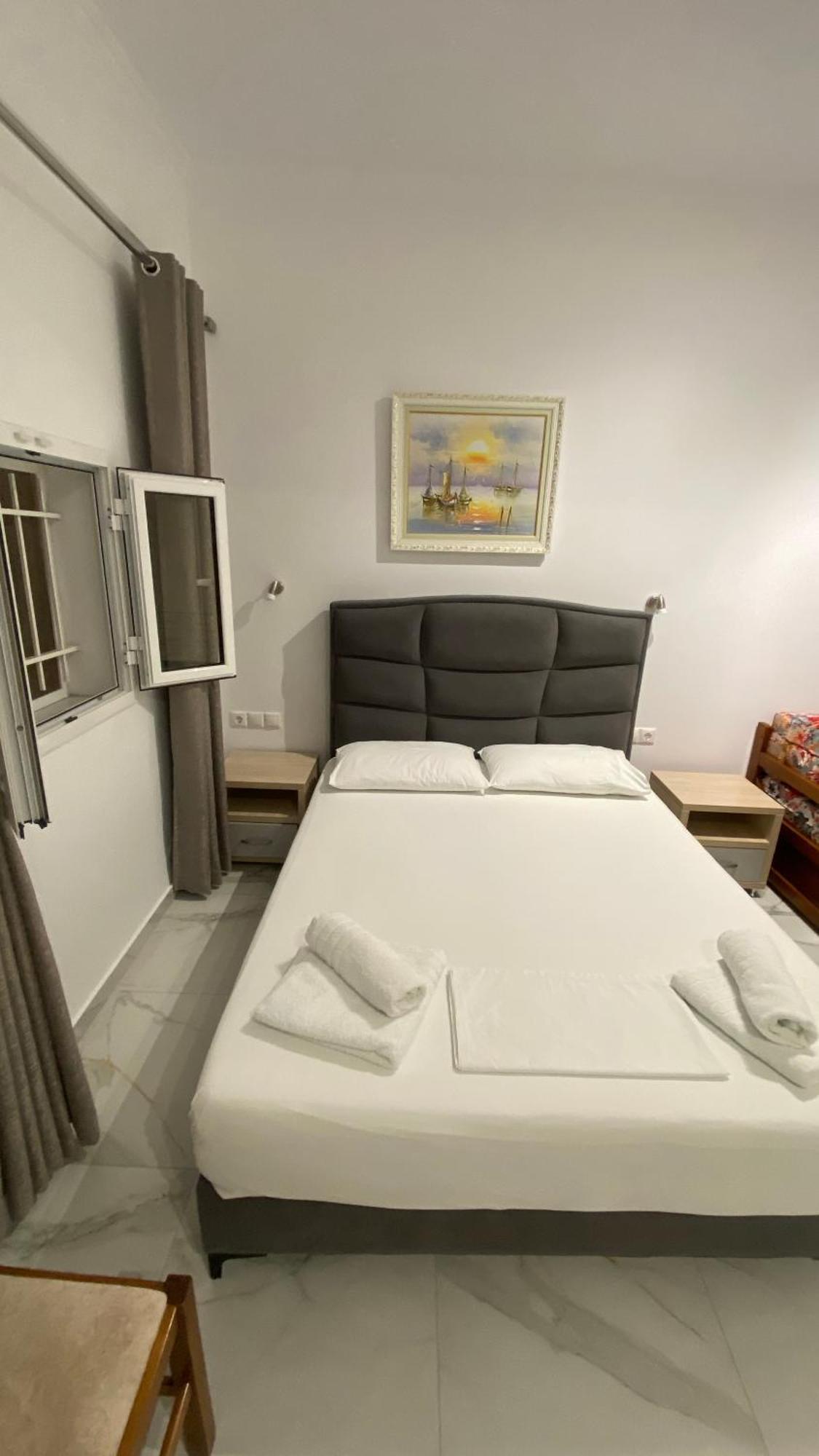 Vangjelis Hotel Himare Esterno foto