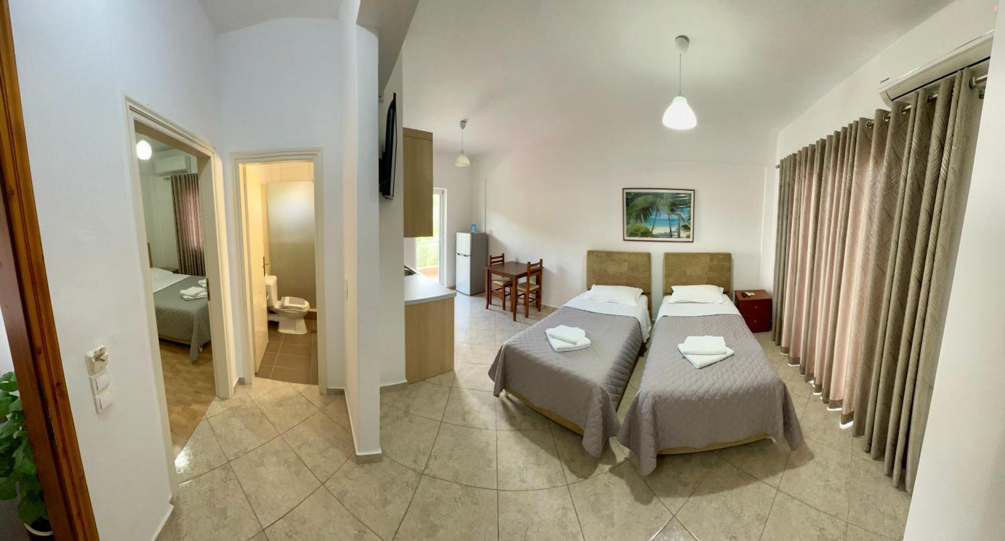 Vangjelis Hotel Himare Esterno foto
